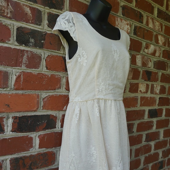 Love Fire Cream Lace Dress - Picture 3 of 5
